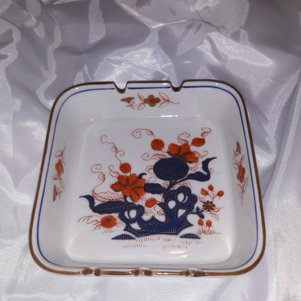 Ming Royale ashtray.